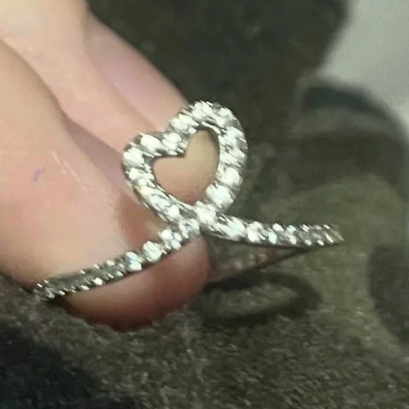 A ring - Picture 1 of 1